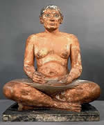 Статуя писца. Саккара . 2620-2350 до н.э. (4-ая - 5-ая династии) расписанная статуя из известняка 
